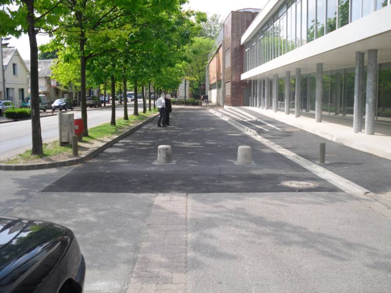 Aménagement du parvis du collège F. BUISSON Commune de Louviers (27)